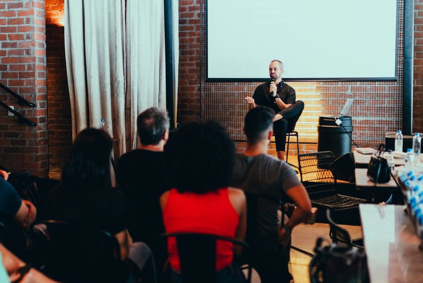 電商讀書會提供企業內訓為企業量身訂做教育訓練,針對需要的數位議題提供專屬課程協助企業人才職能發展!電商營運、數位行銷、使用者體驗及品牌定位,數位上的任何疑問?歡迎透過顧問諮詢服務找我們聊聊!