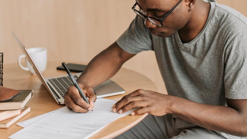 Google近日發表2022年去年整年度的臺灣消費者搜尋特⾊，共有三個搜尋趨勢重點：包括尋找自我、追求價值、追求快樂！
數位人才與品牌該如何透過這些資料，明白自身品牌如何應⽤這些Google的搜尋趨勢，去強化2023的行銷與品牌包裝策略呢？