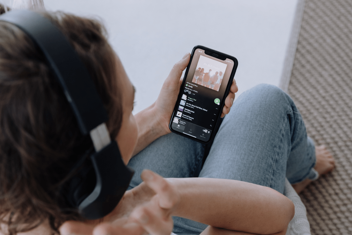 當 AI 融入流程：從 Google Nest Thermostat 到 Spotify&nbsp;的情境式體驗設計